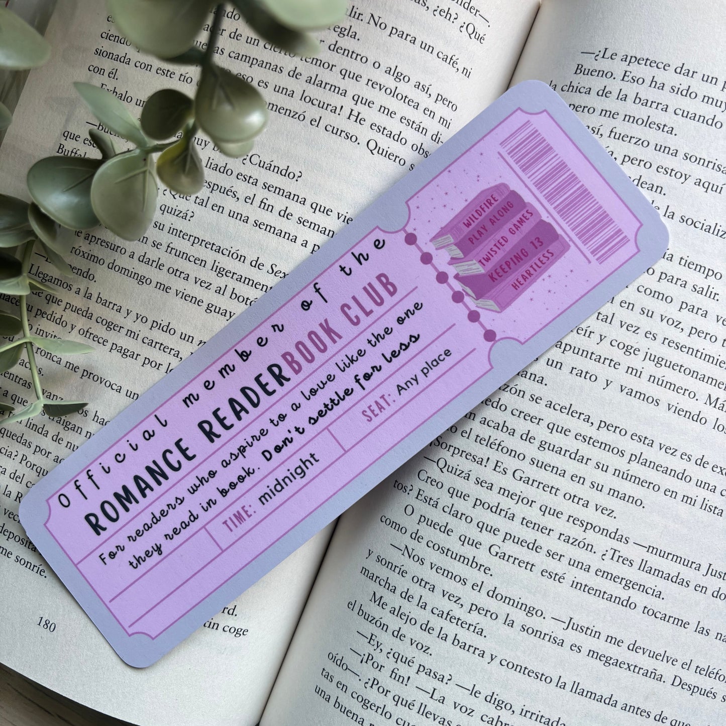 Marcapáginas con forma de ticket de tropes literarias.