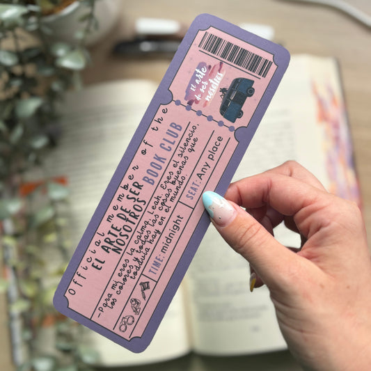 Marcapáginas con forma de ticket de El arte de ser nosotros.