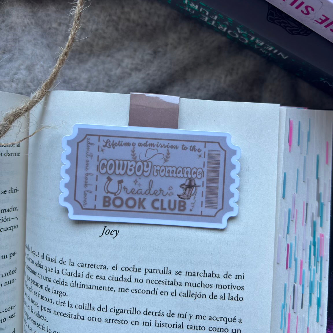 Marcapáginas magnético con forma de ticket