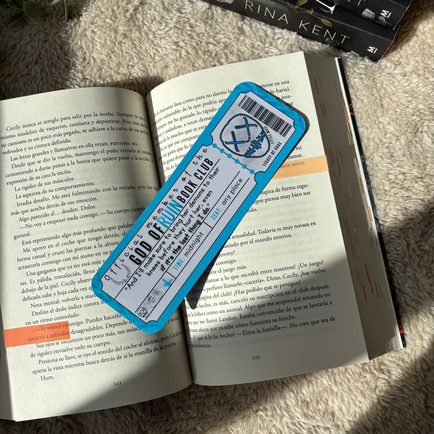 Marcapáginas con forma de ticket de la saga Legado de dioses, Rina Kent