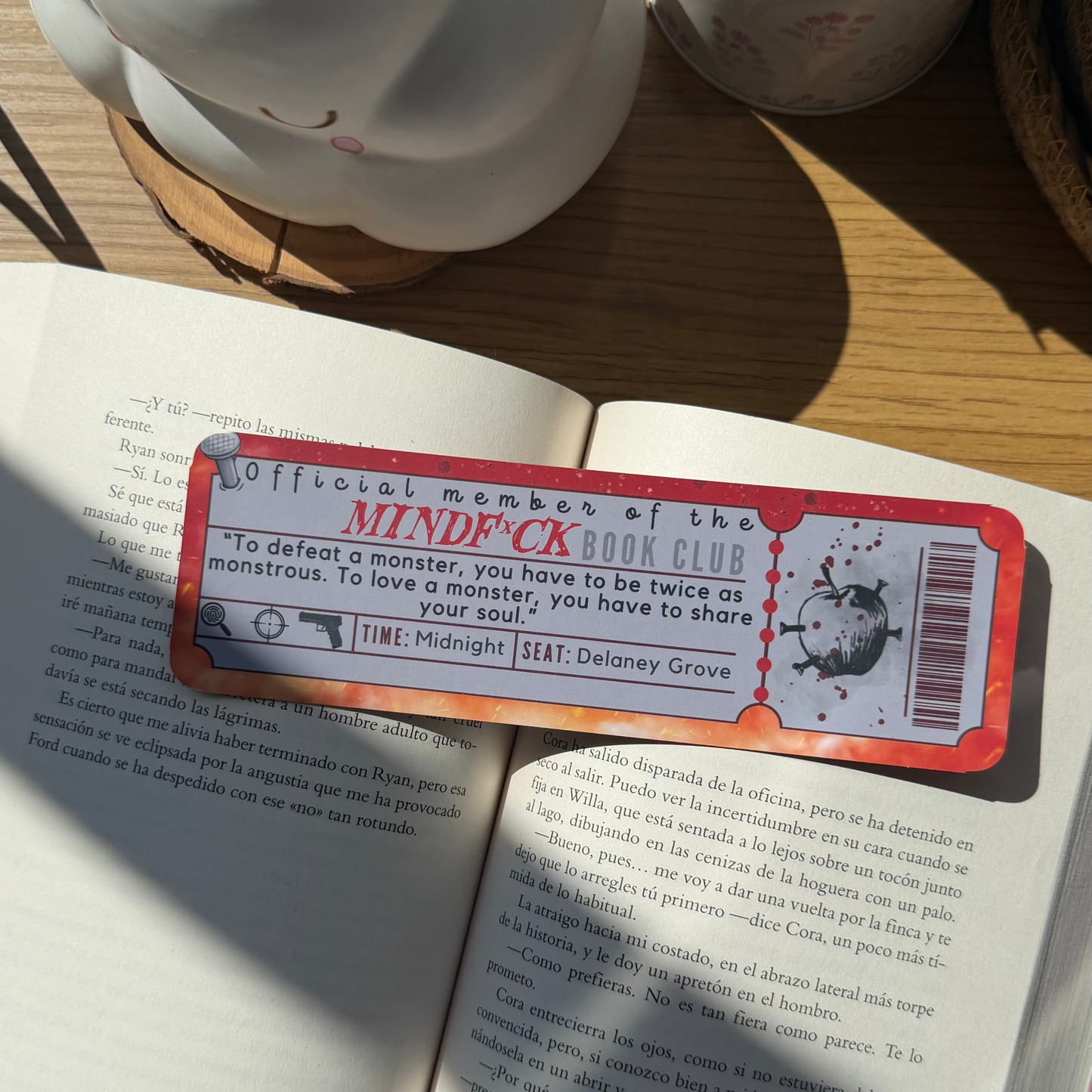 Marcapáginas con forma de ticket mindf*ck, de la autora S.T. Abby.