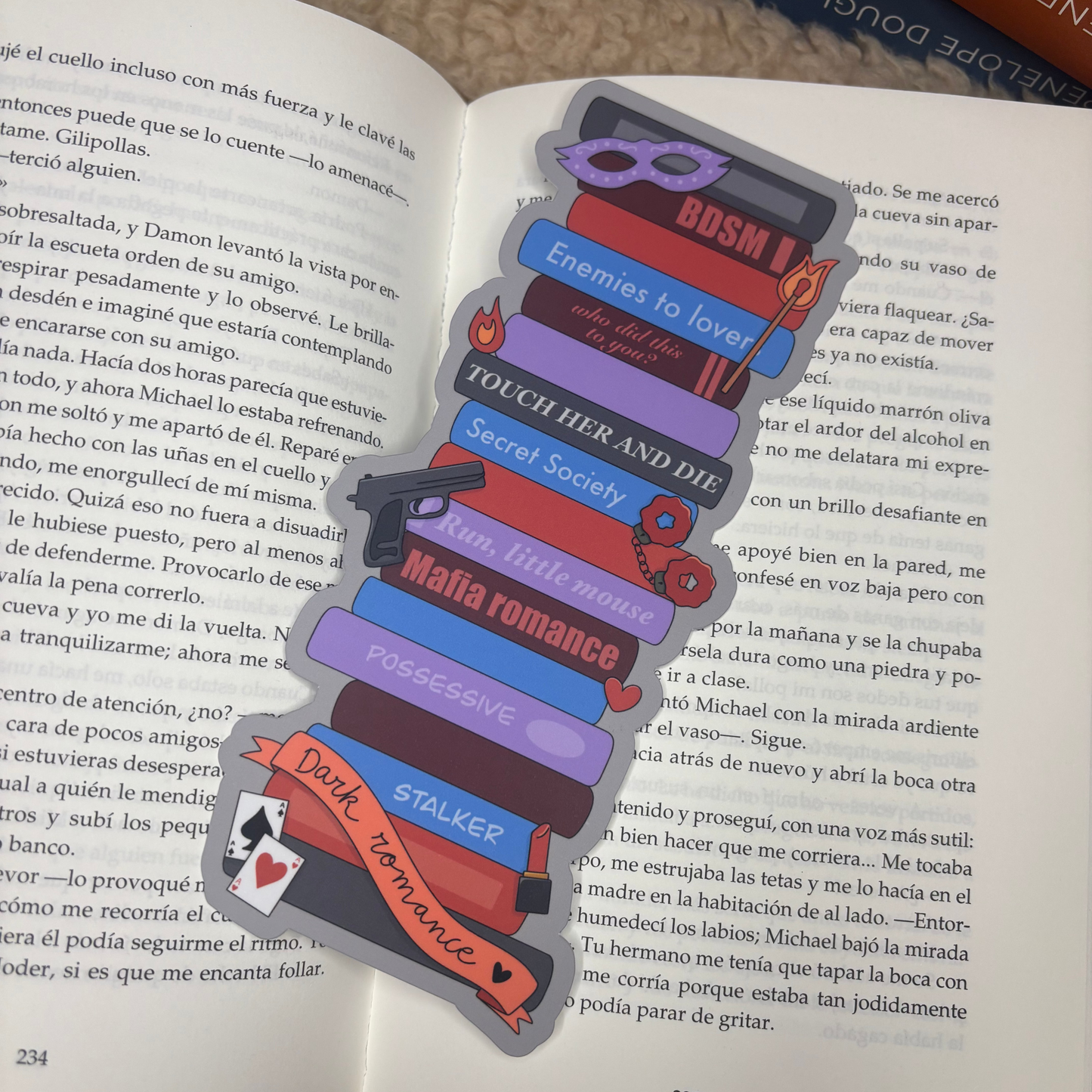 Marcapáginas pila de libros Dark romance