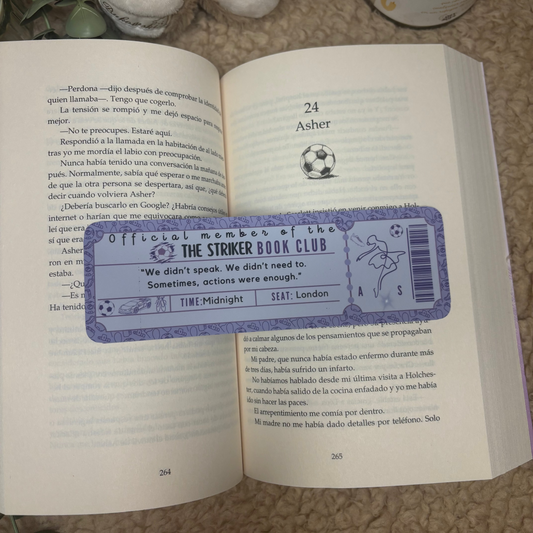 Marcapáginas con forma de ticket The striker de Ana Huang