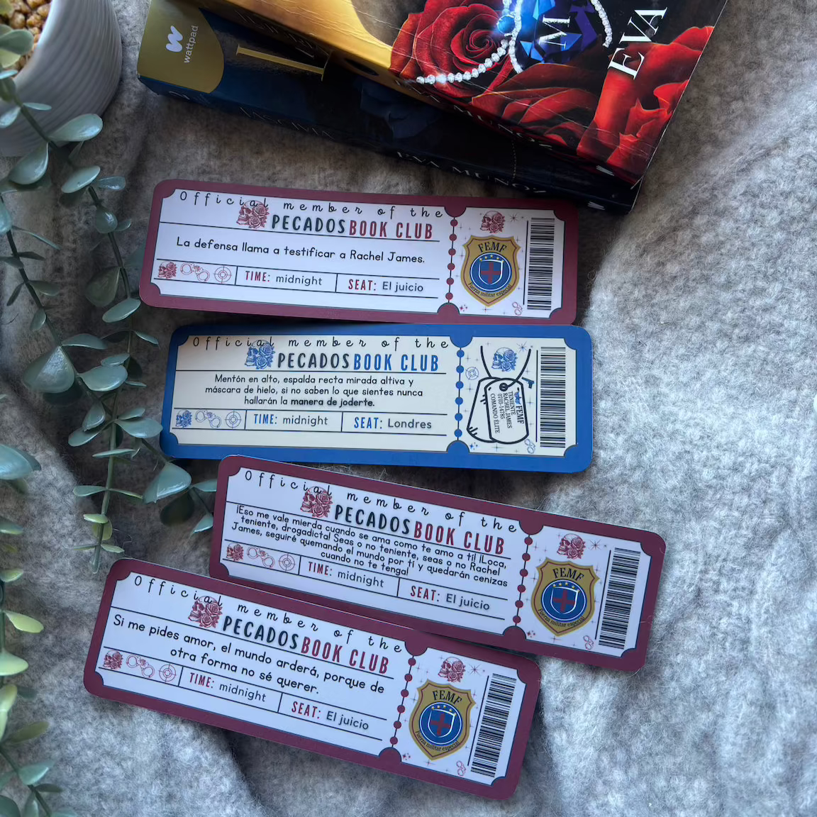Marcapáginas con forma de ticket de la saga Pecados placenteros, de Eva Muñoz