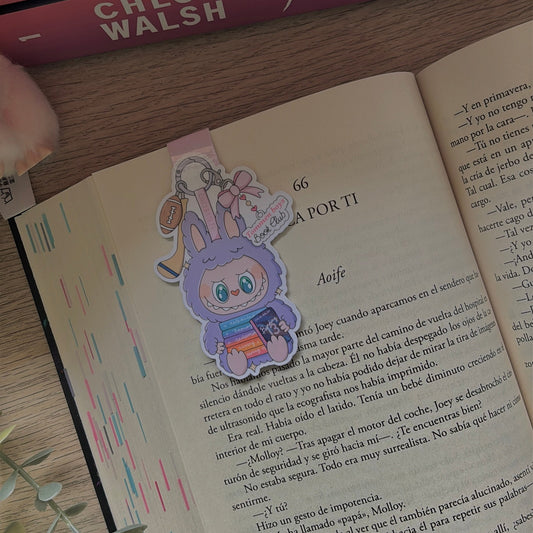 Marca páginas Labubu con libros de Los chicos de Tommen