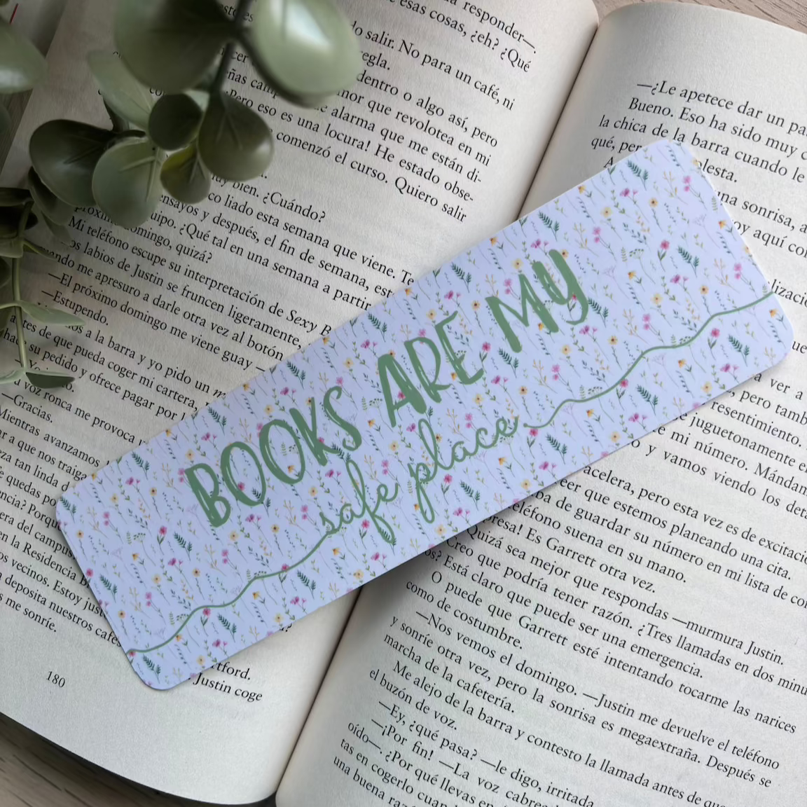 Marcapáginas books are my safe place