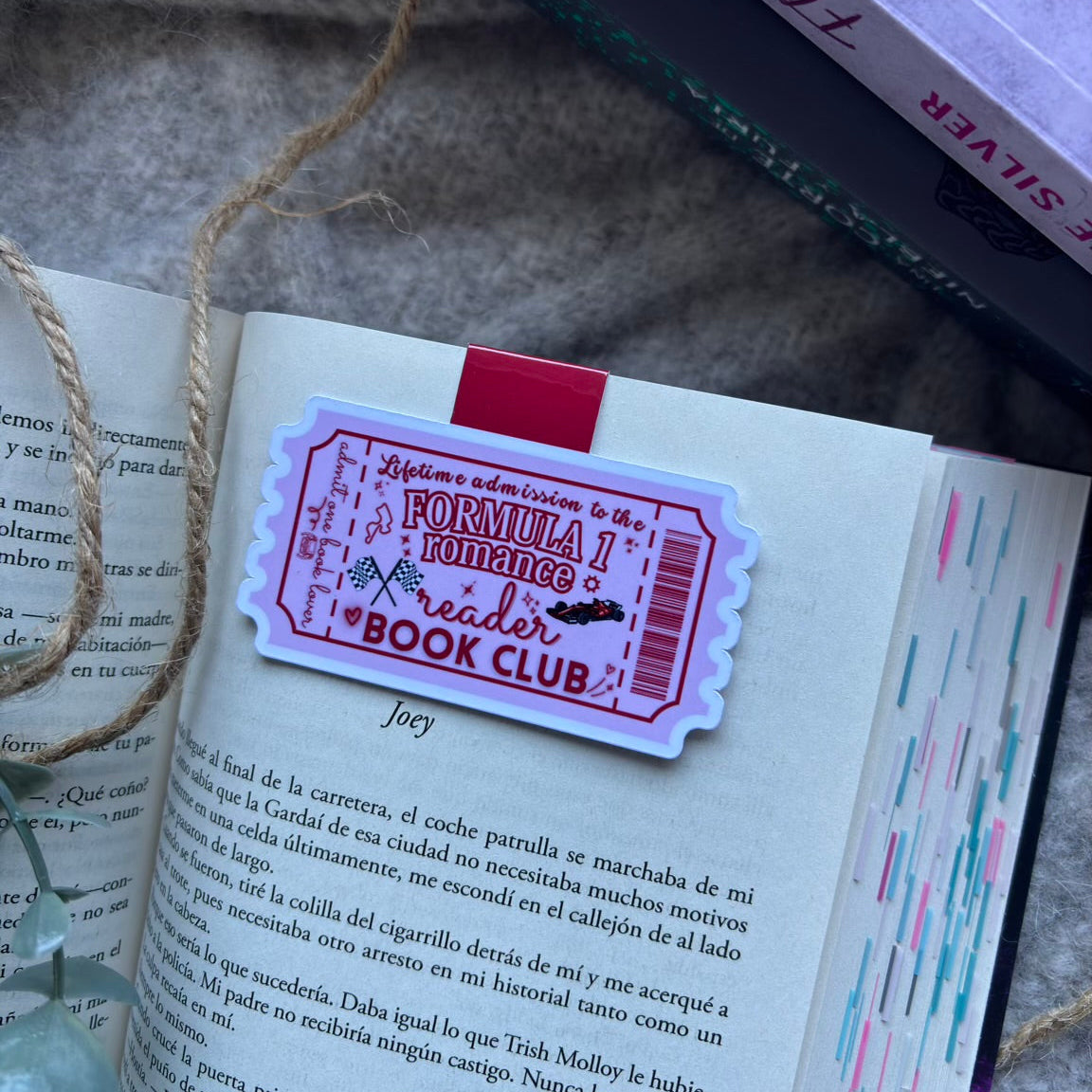 Marcapáginas magnético con forma de ticket