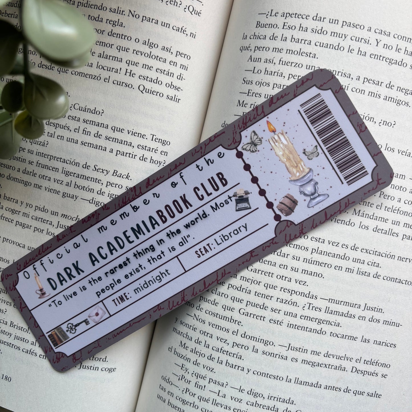 Marcapáginas con forma de ticket de tropes literarias.
