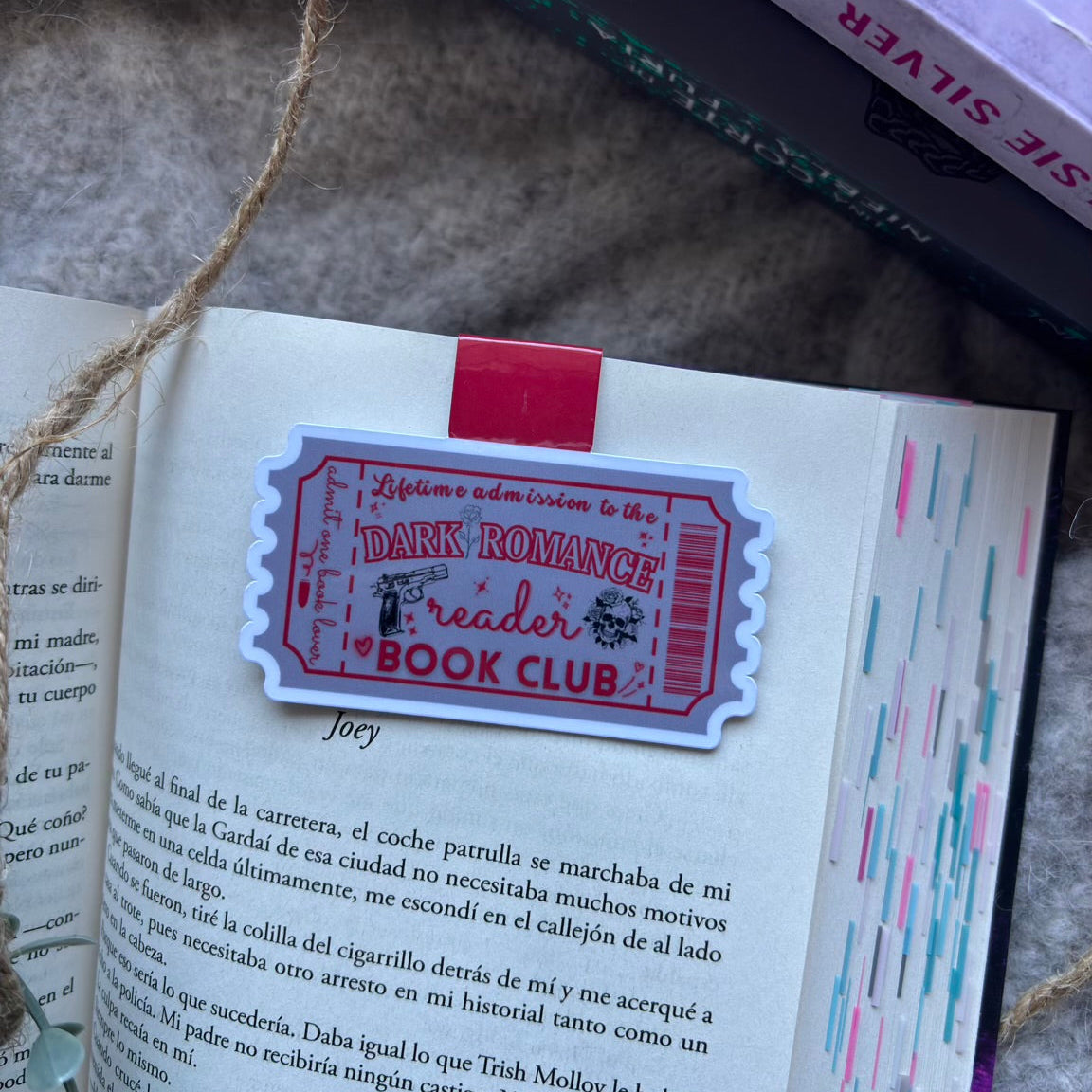 Marcapáginas magnético con forma de ticket