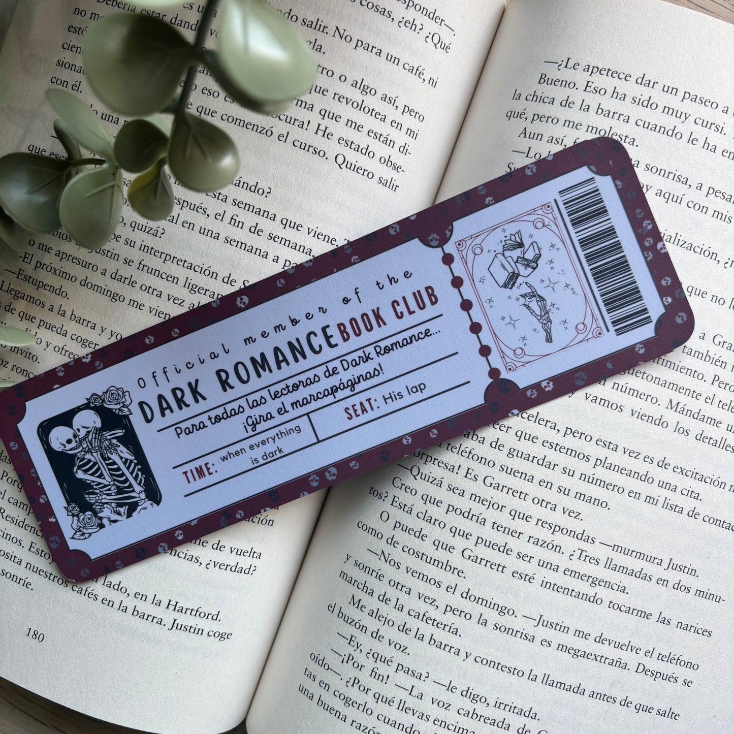 Marcapáginas con forma de ticket de tropes literarias.