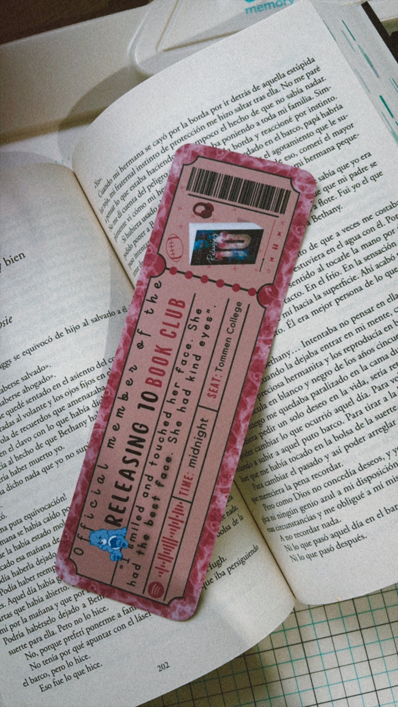 Marcapáginas con forma de Ticket Los chicos de Tommen