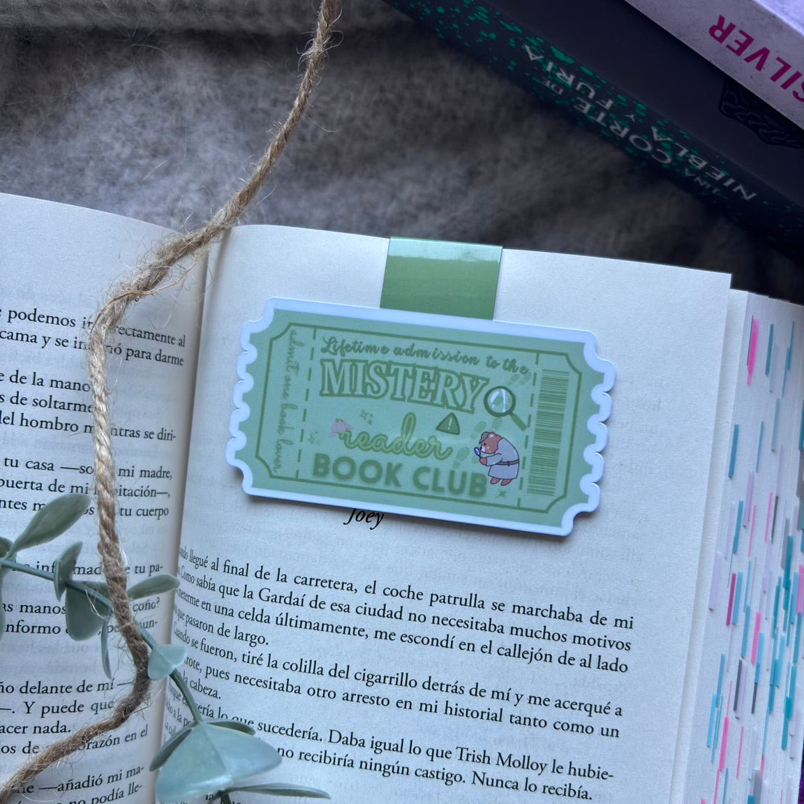 Marcapáginas magnético con forma de ticket