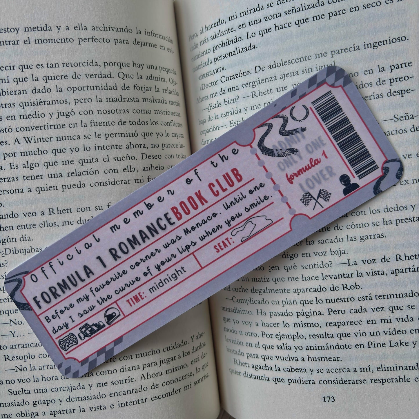 Marcapáginas con forma de ticket de tropes literarias.