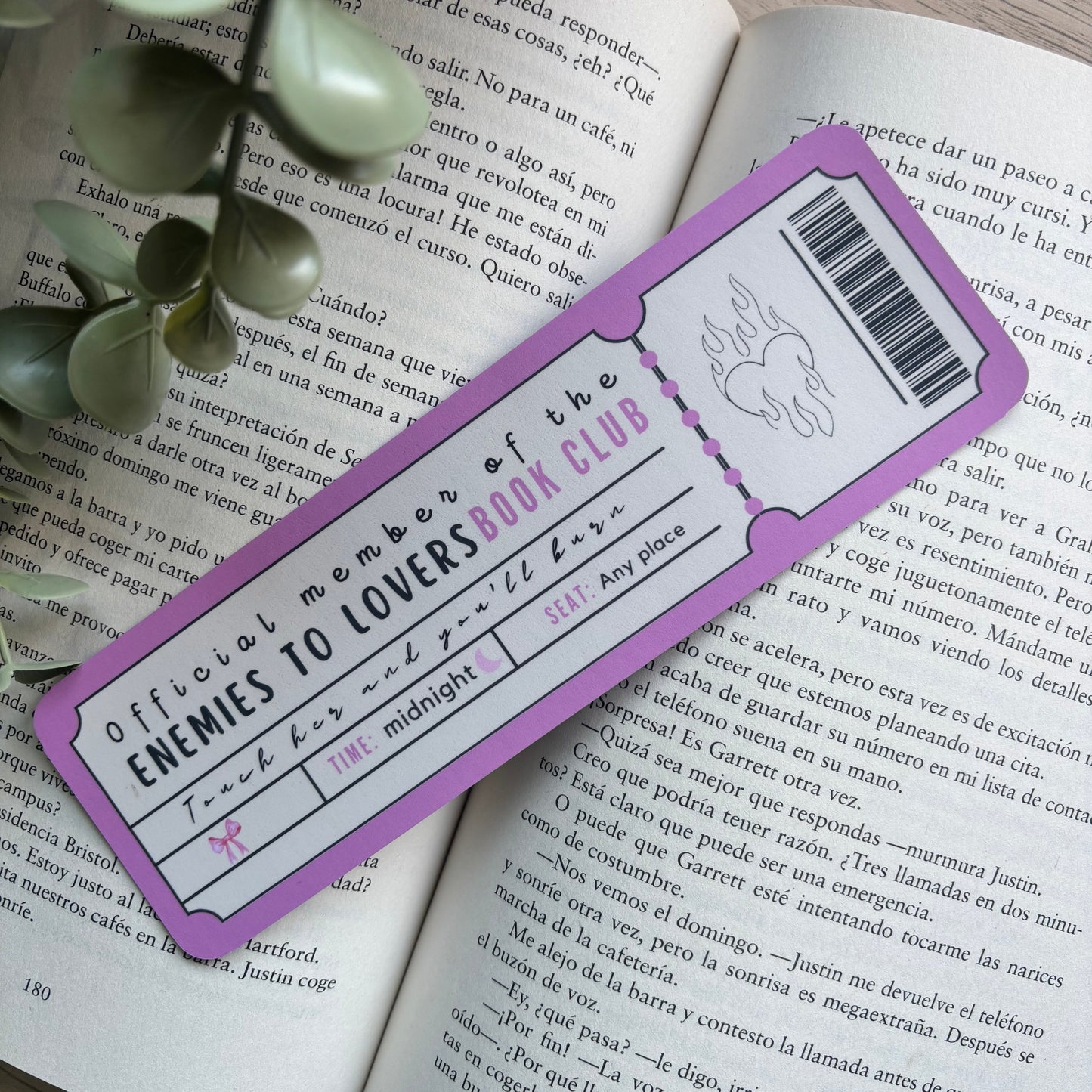 Marcapáginas con forma de ticket de tropes literarias.