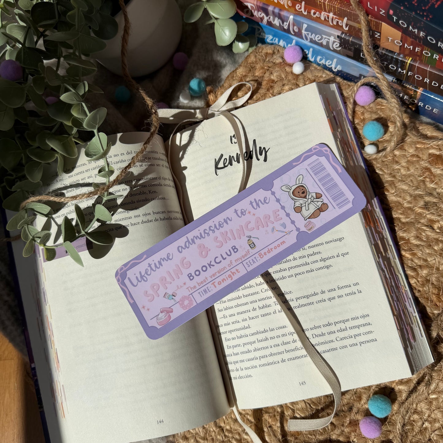 Marca páginas tradicional con forma de ticket Spring and skincare