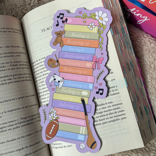 Marcapáginas pila de libros Saga Chicos de Tommen