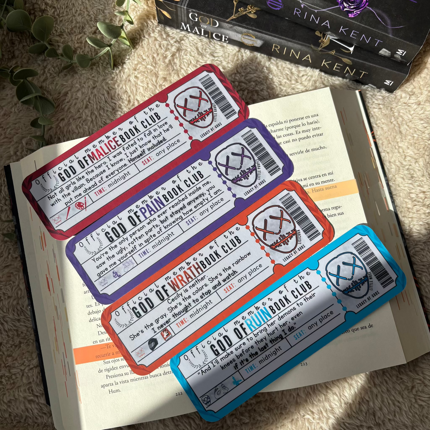 Marcapáginas con forma de ticket de la saga Legado de dioses, Rina Kent