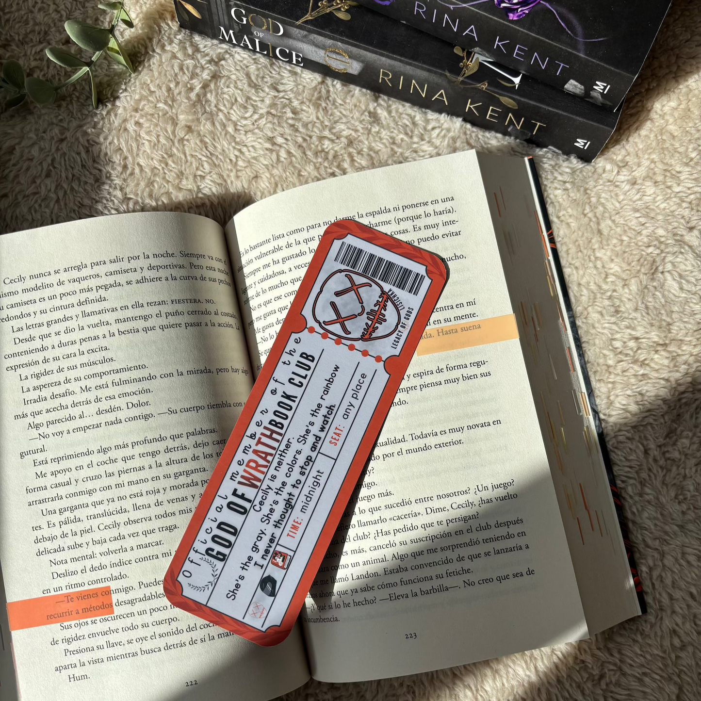 Marcapáginas con forma de ticket de la saga Legado de dioses, Rina Kent