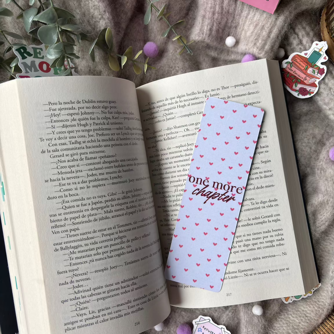 Marcapáginas tradicional corazones 'one more chapter'