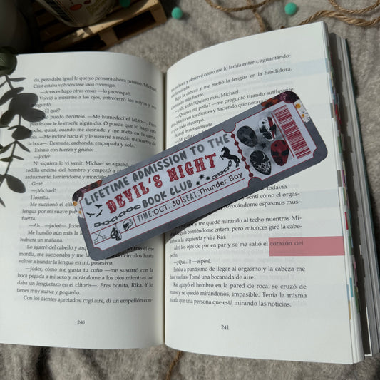 Marcapáginas con forma de ticket Devils night, de Penelope Douglas.