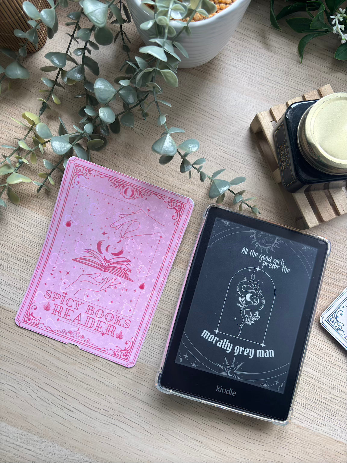 Kindle insert inspirado en cartas del tarot.