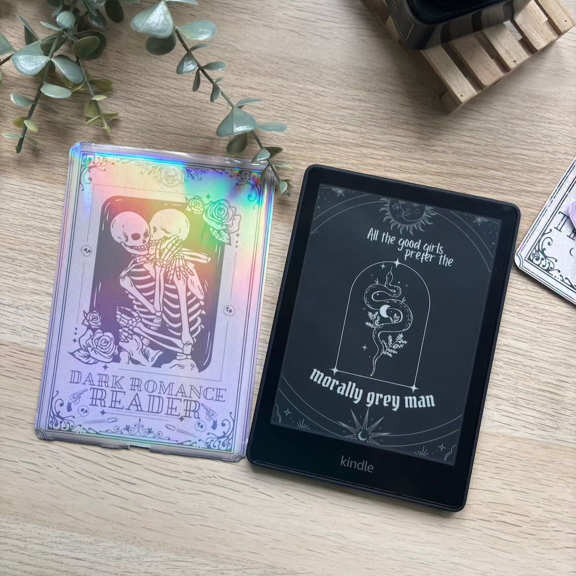 Kindle insert inspirado en cartas del tarot.
