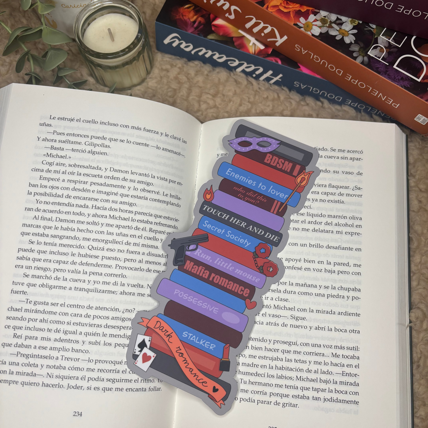 Marcapáginas pila de libros Dark romance