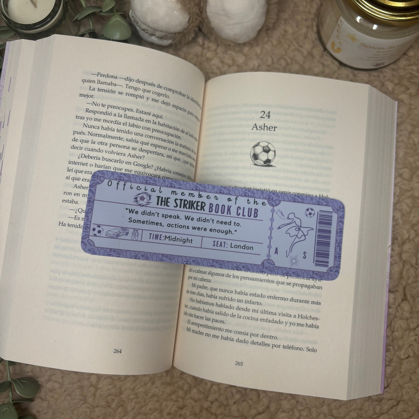 Marcapáginas con forma de ticket The striker de Ana Huang