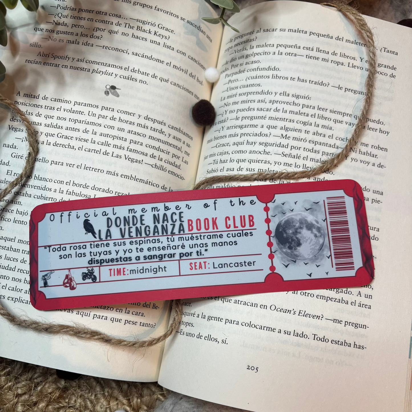 Marcapáginas con forma de ticket Donde nace la venganza, de Judith Capel