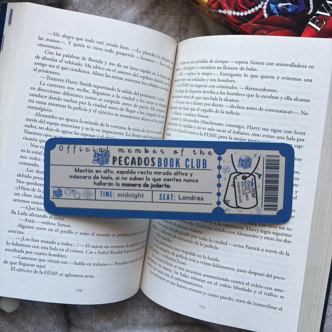 Marcapáginas con forma de ticket de la saga Pecados placenteros, de Eva Muñoz