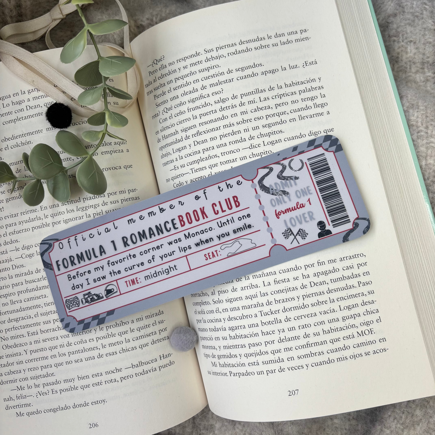 Marcapáginas con forma de ticket Fórmula 1 romance bookclub.