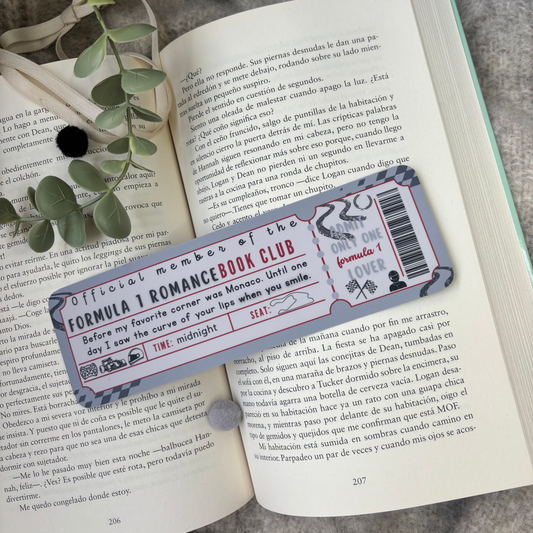Marcapáginas con forma de ticket Fórmula 1 romance bookclub.