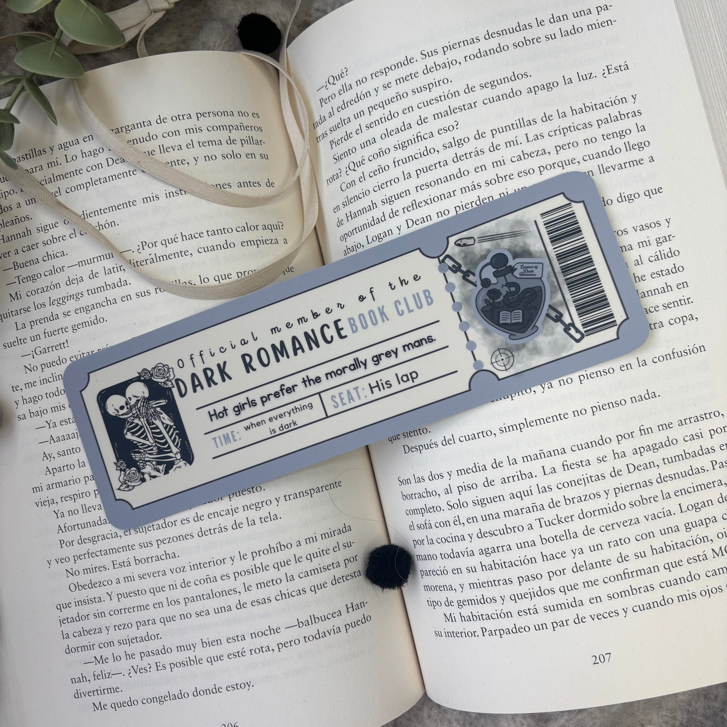 Marcapáginas con forma de ticket Dark Romance