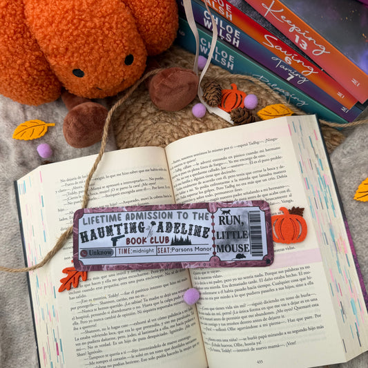 Marcapáginas con forma de ticket Haunting Adeline.