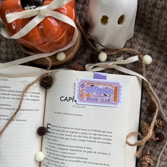Marcapáginas con forma de ticket spooky girlie