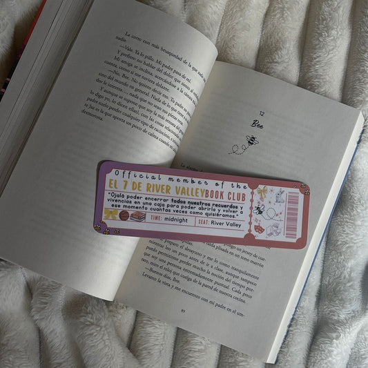 Marcapáginas con forma de ticket de El 7 de River Valley, de Zoe P. de Félix
